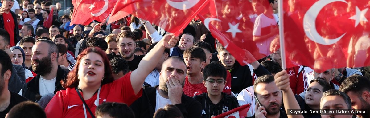 A Milli Takım'ın Maçı Bağcılar Meydanı'nda İzlendi