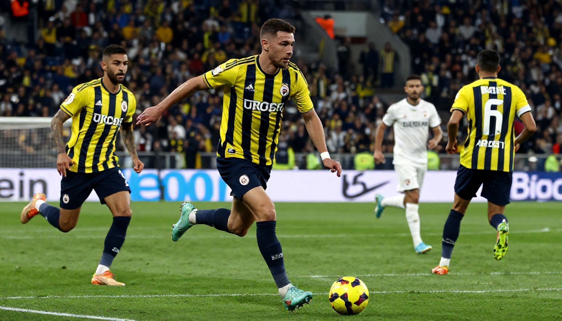 Galatasaray ile Fenerbahçe maçının en önemli anları ve taktik analizleri" için 5 alt başlık:*