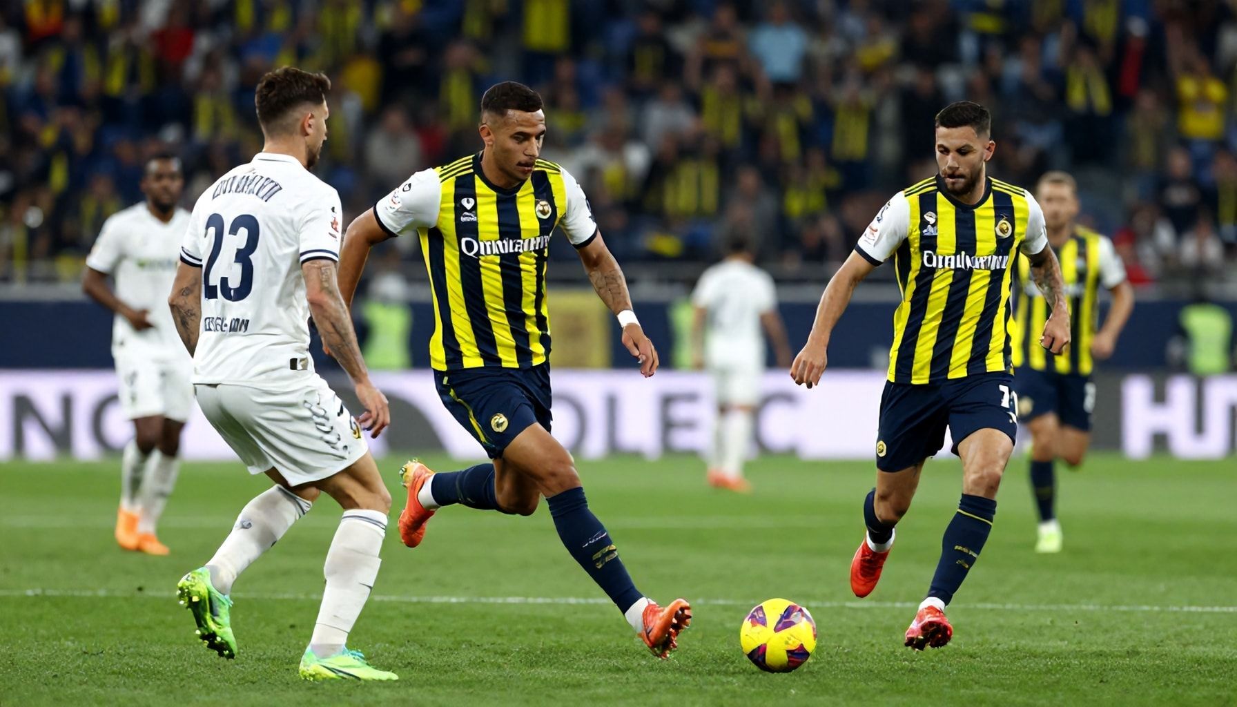 Fenerbahçe ve Antalyaspor'un Şampiyonluk Yolunda Kritik Karşılaşma*