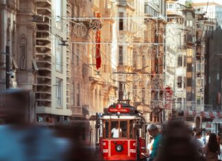 Bağcılar Tramvay İle Şehri Keşfetmenin En Heyecan Verici Yolu