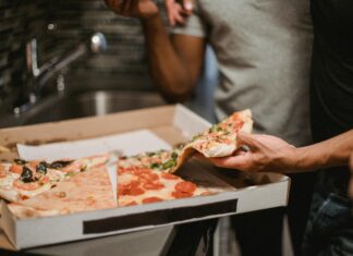 Domino’s Pizza Bağcılar: Lezzetin Sırları ve Özel Tatlar!