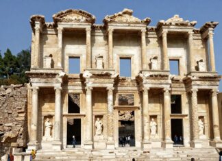 Efes Antik Kenti: Tarihi ve Kültürel Hazinelerini Keşfedin